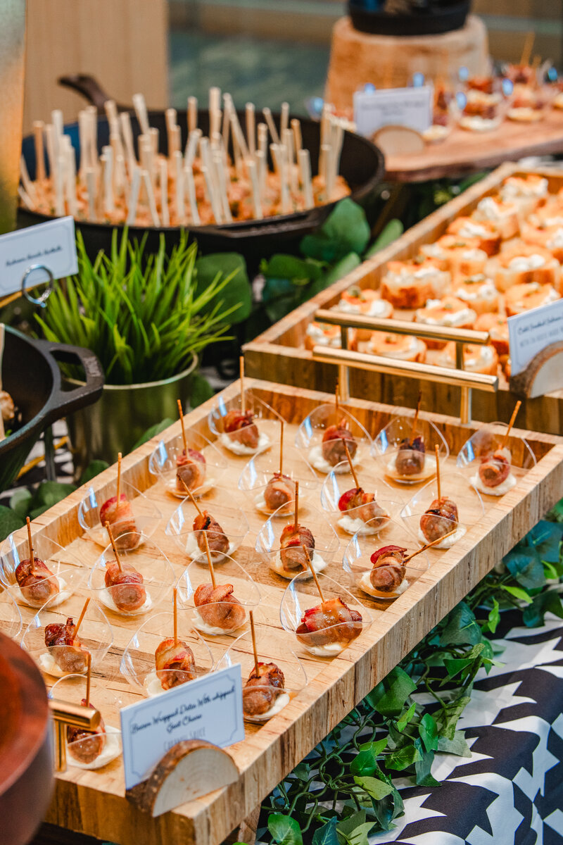 Elegantly set reception table with Savory Peaks catering in Utah County